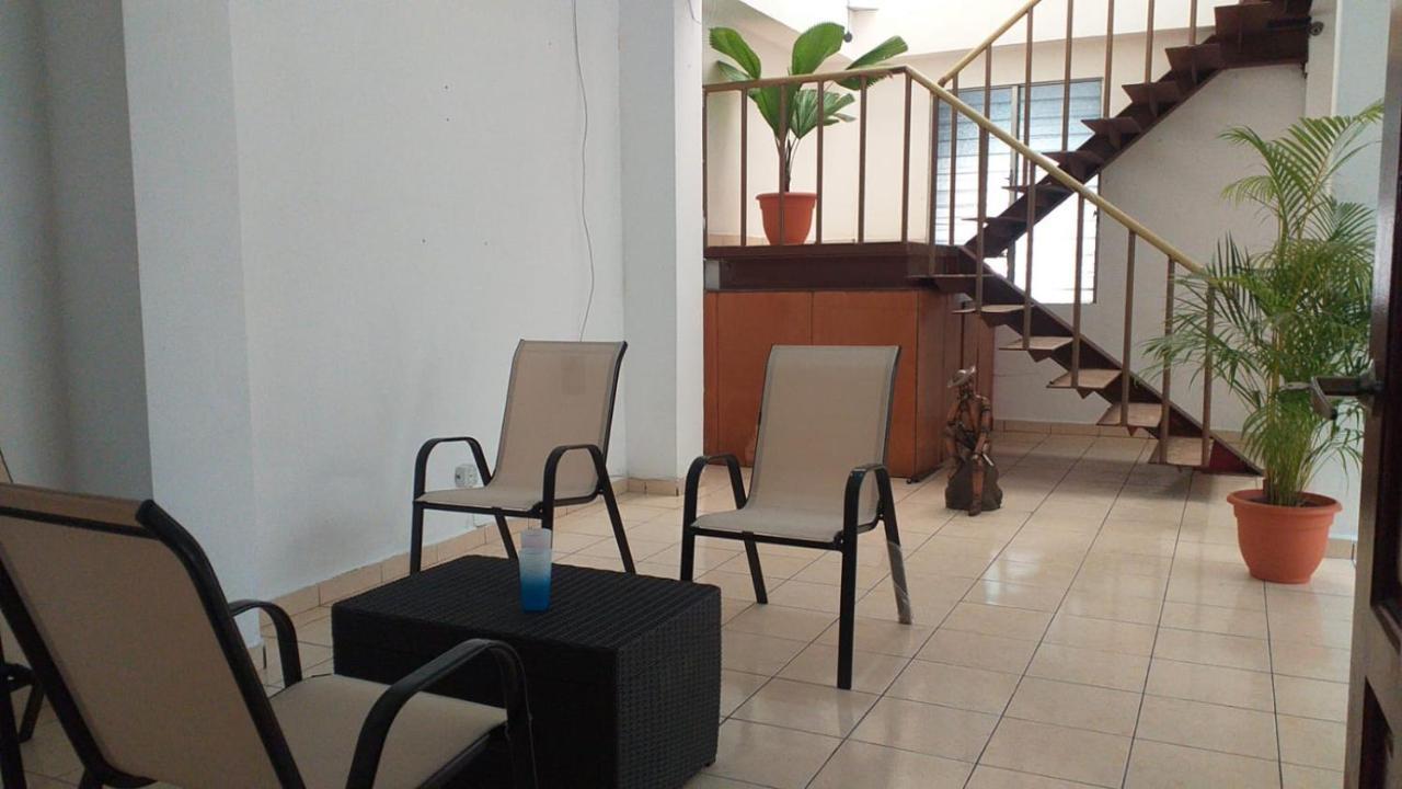 Hostal Los Heroes Antiguo Cuscatlán Exterior foto